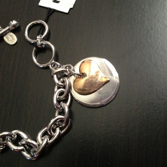 **SOLD**Toggle bracelet - Picture 2 of 3