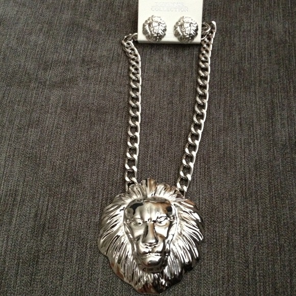 Silver lion head necklace and earrings