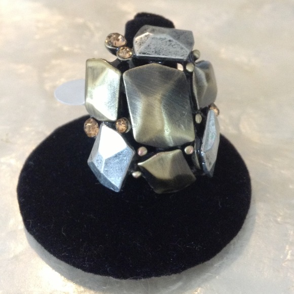 BNWT! Mixed Metal and Stone Stretch Ring