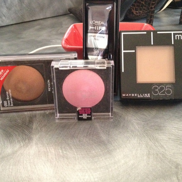 😊😊REDUCED😊😊Makeup bundle 4 products