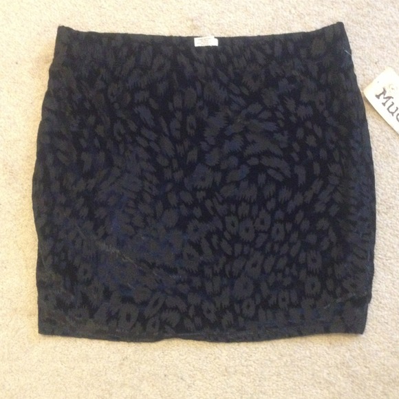 Bundle!**Adorable black mini skirt!!