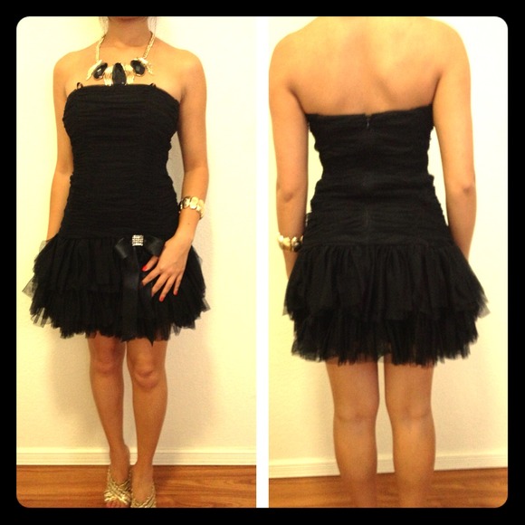 Cute dress.