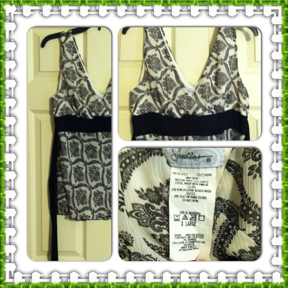 ⛔Sold⛔Black/white top