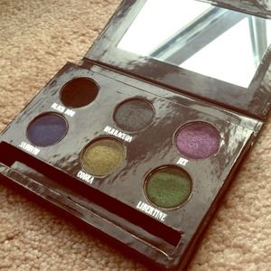 Brand new urban decay pallete