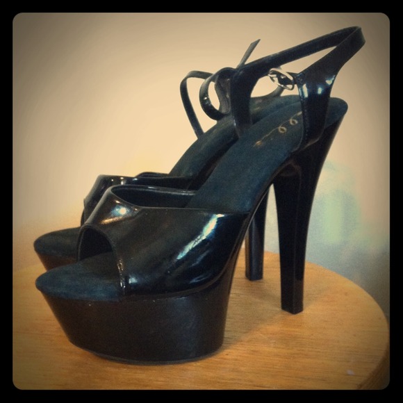 Elle Black vinyl stiletto heels