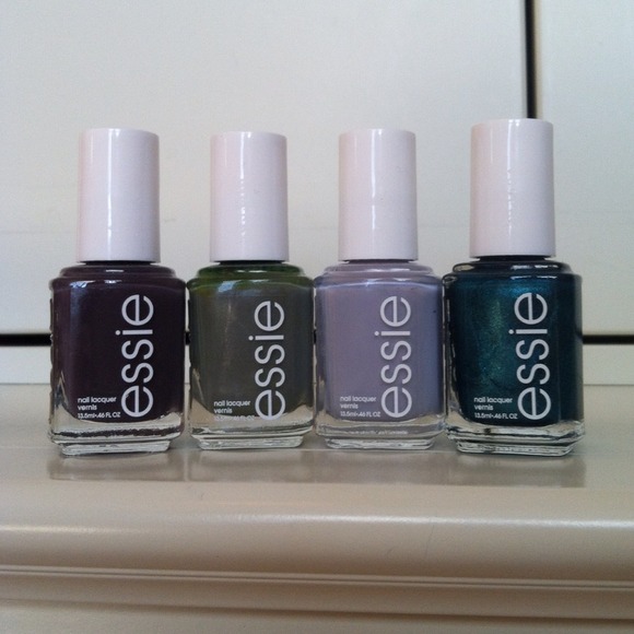 SOLD 🔴Essie Bundle