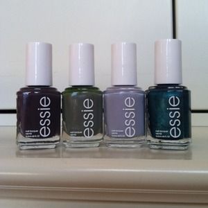SOLD 🔴Essie Bundle