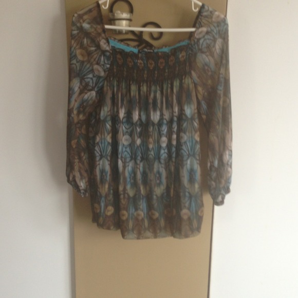 Blouse with 3/4 length sleeve, bubble bottom