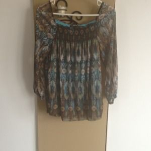 Blouse with 3/4 length sleeve, bubble bottom