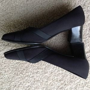 SALE REDUCED NWOT stretch Lifestride heels!