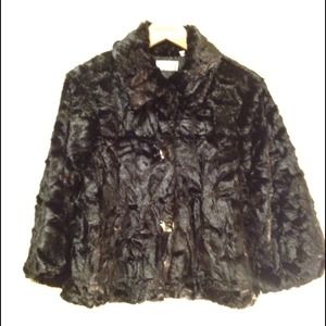 🎀Stunning Faux fur black crop jacket