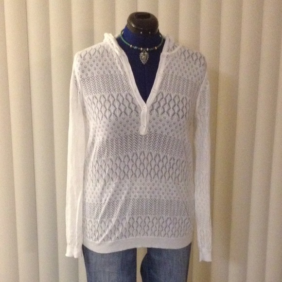 White sheer crocheted v neck hooded sweater - Picture 4 of 4