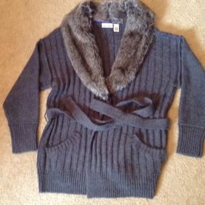 DKNY gray ribbed cardigan faux fur collar