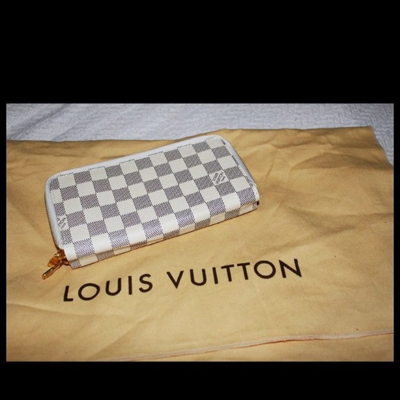 SOLD to @myraface80!!!!