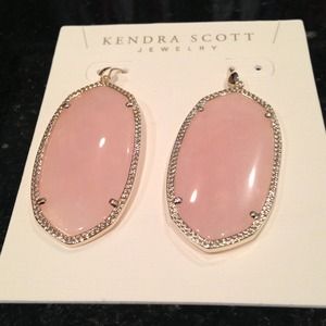 Brand new never worn Kendra Scott earrings