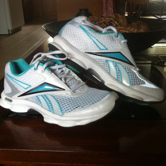 ***SOLD*** Reebok Runtone running shoes - Picture 2 of 4
