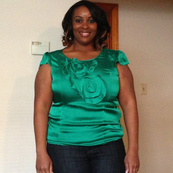 🚫Sold🚫 Green with flower design shirt