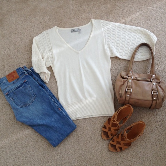 Ivory pullover sweater by Guess