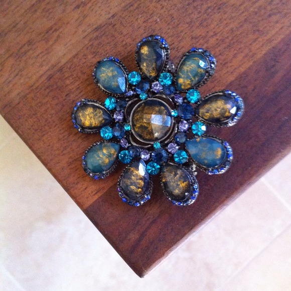Brooch Set - Picture 4 of 4