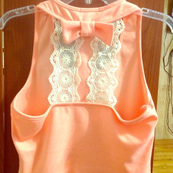 🚫Traded🚫Coral colored crop top! Nwt