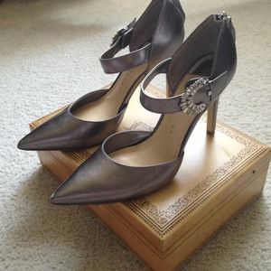 🌷 Beautiful Dress Heels- pewter 🌷