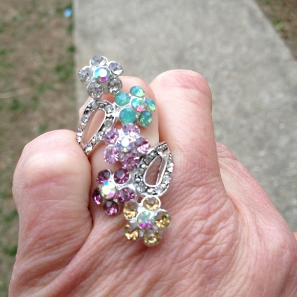 Fun rhinestone and Silvertone rings - Picture 1 of 2