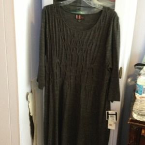 1x women's grey sweater dress new with tags.