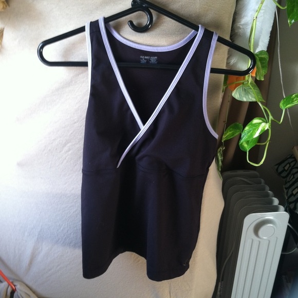 ✨⭐2 old navy workout tank tops ⭐💥