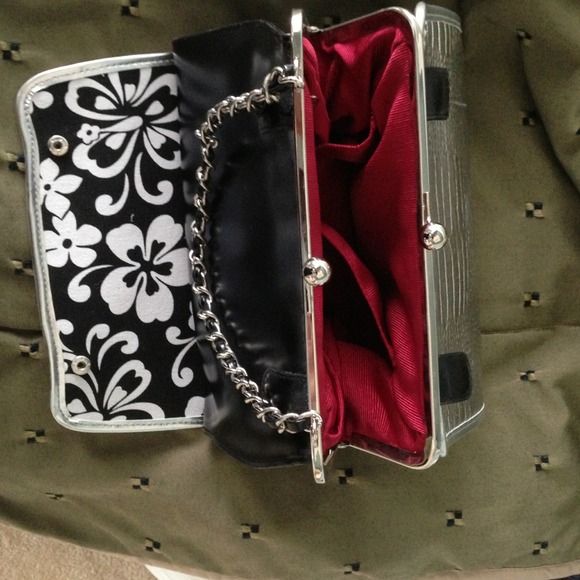 Purse & 3 looks- black, croc silver or B/W floral! - Picture 3 of 3