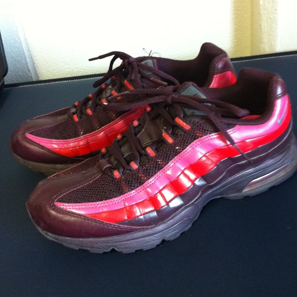Air Maxes - Picture 2 of 4