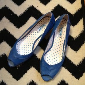 Adorable Mod Cloth blue peep toe wedges