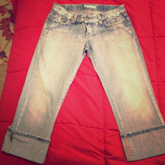 Buckle Capri pants