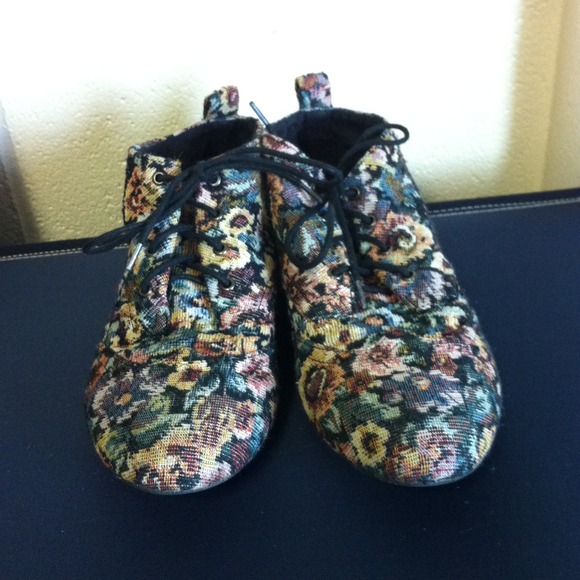 Oxfords - Picture 2 of 4