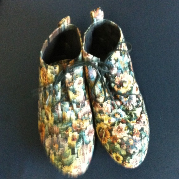 Oxfords - Picture 3 of 4