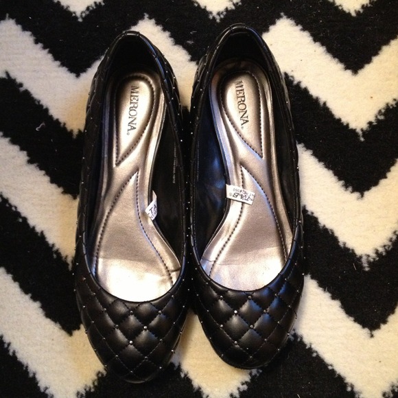 SOLD-Black ballet flats