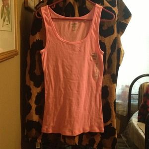 💢SOLD in bundle to cin_me -Old navy new pink tank