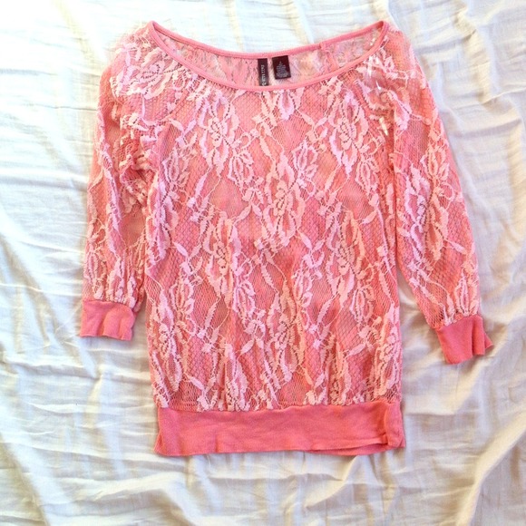 ❗ON HOLD❗Tilly's peace lace top