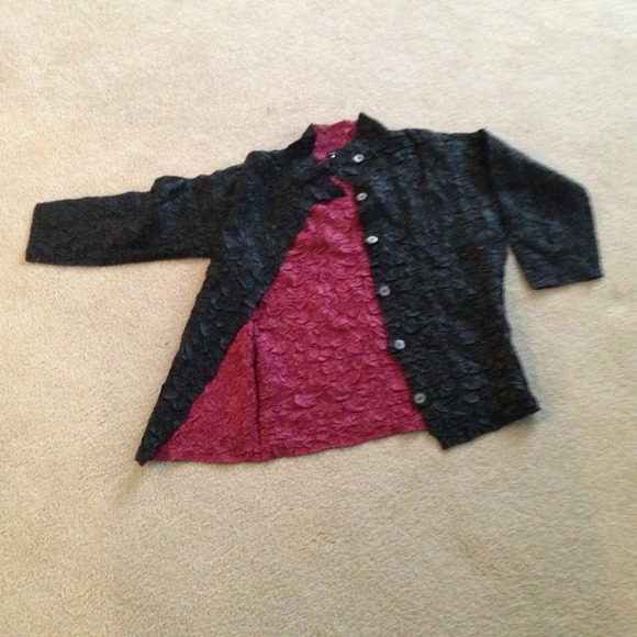 Neat crinkled shirt jacket. Reversible. Like new!