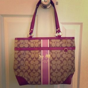 ⭐Price reduced⭐Signature Coach purse