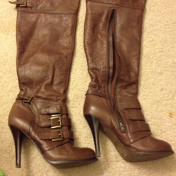 Brown boots with inside zipper
