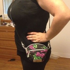 Betsey johnson cross body purse:)