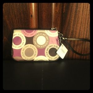 ***SOLD IN BUNDLE*** Coach wristlet.