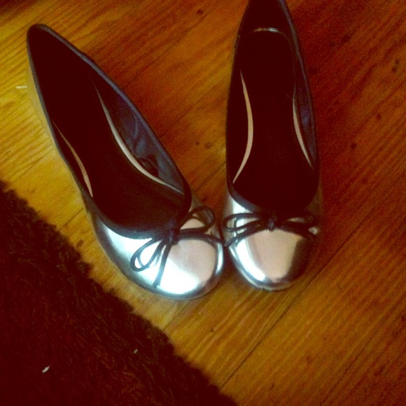 Silver metallic Forever 21 flats.