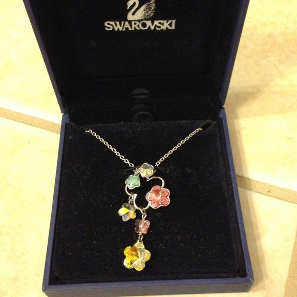 Gorgeous, never been worn Swarovski necklace!