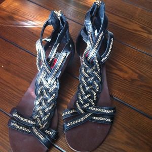 Gold/black sandals 🚨reduced🚨