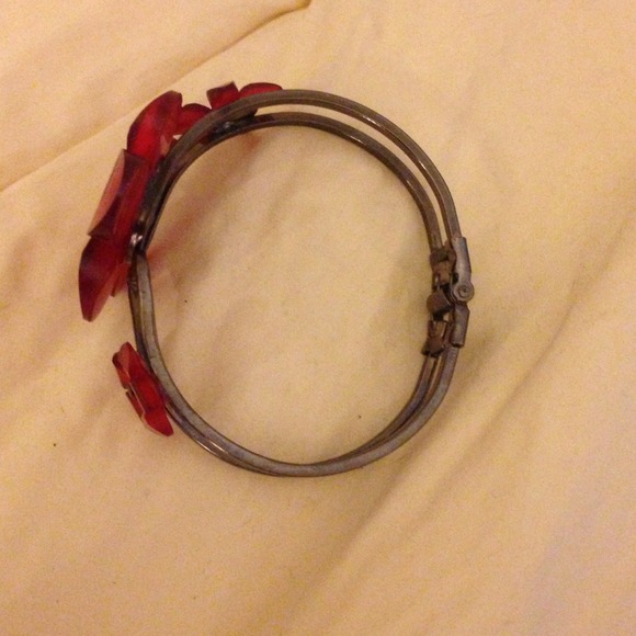 SOLD Red flower bracelet SALE - ANY OFFER ACCEPTED - Picture 2 of 3