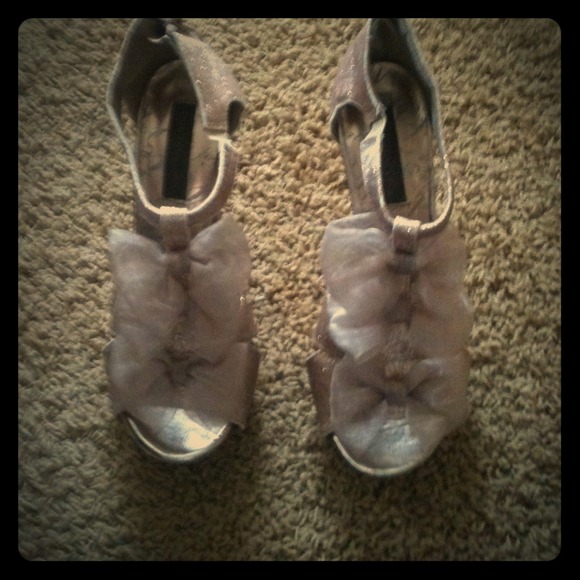 Bow platform heels. - Picture 1 of 4
