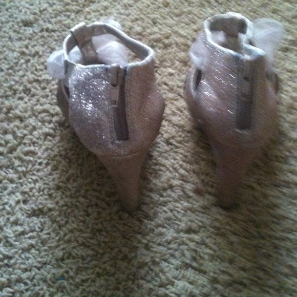 Bow platform heels. - Picture 3 of 4