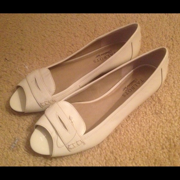 White peep toe flats leather base