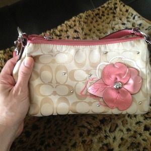 Brand new coach purse. Never used.